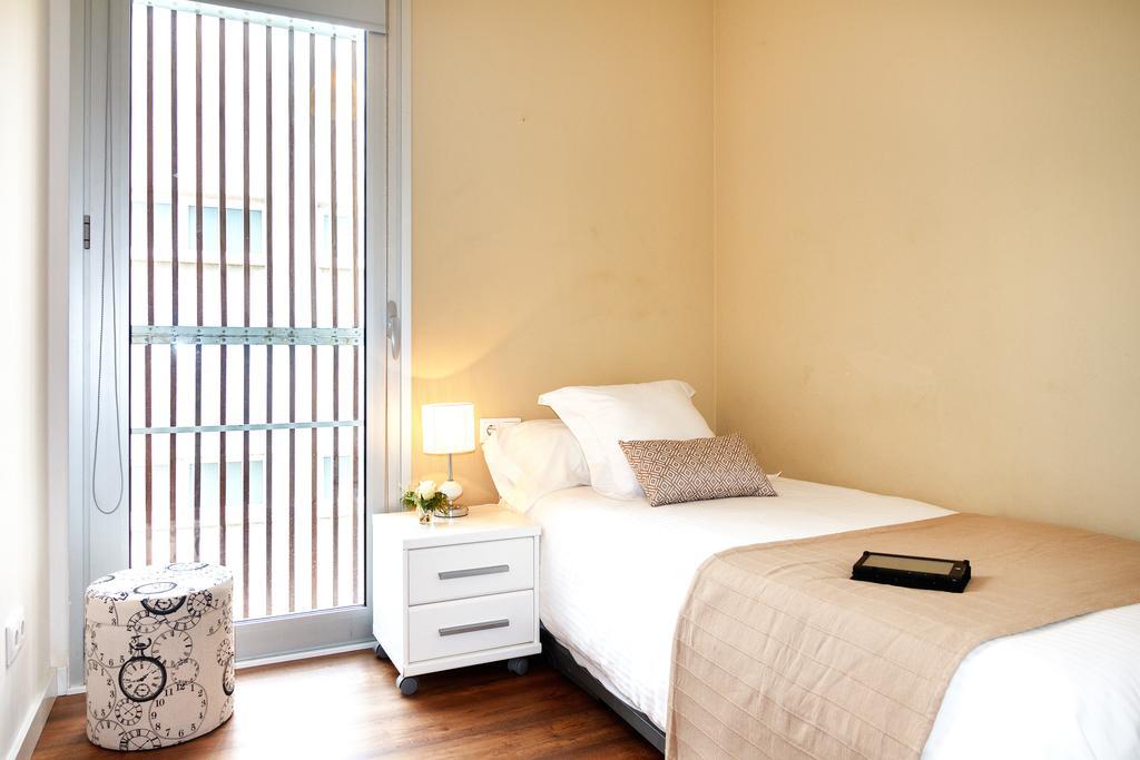 Feelathome Poblenou Beach Apartments Barcelona Room photo